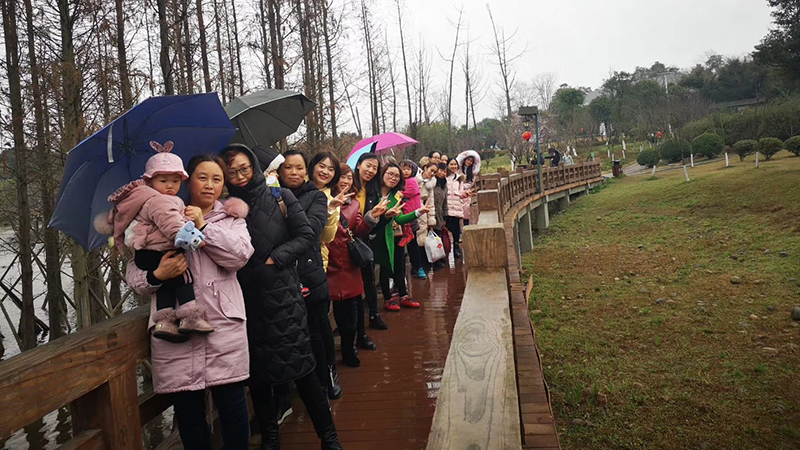 意大利贵宾会祝所有女神节日快乐