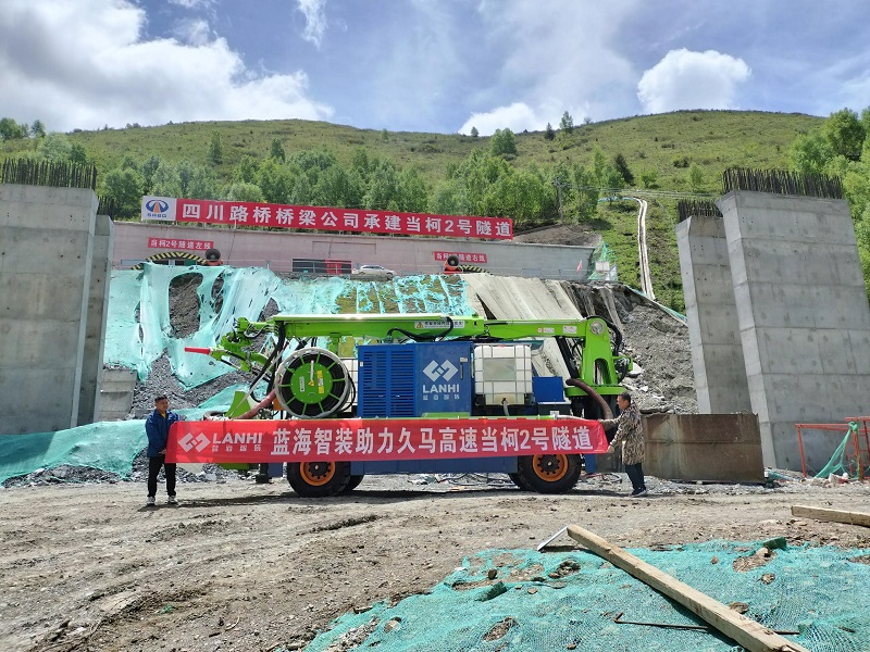 意大利贵宾会LHP40F轮式湿喷机械手助力久马高速当柯2号隧道建设